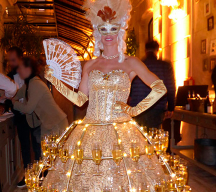 Porteuse Femme Champagne Versailles Baroque