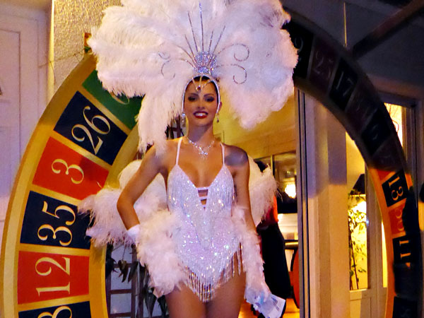 hotesse showgirl